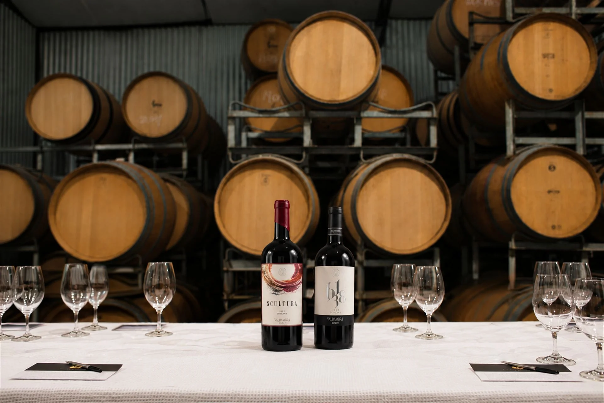 I vini Valdambra Winery nella sala delle botti